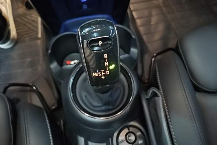 Used MINI 2023 1.5T COOPER Artist Five-Door Edition Gear Lever