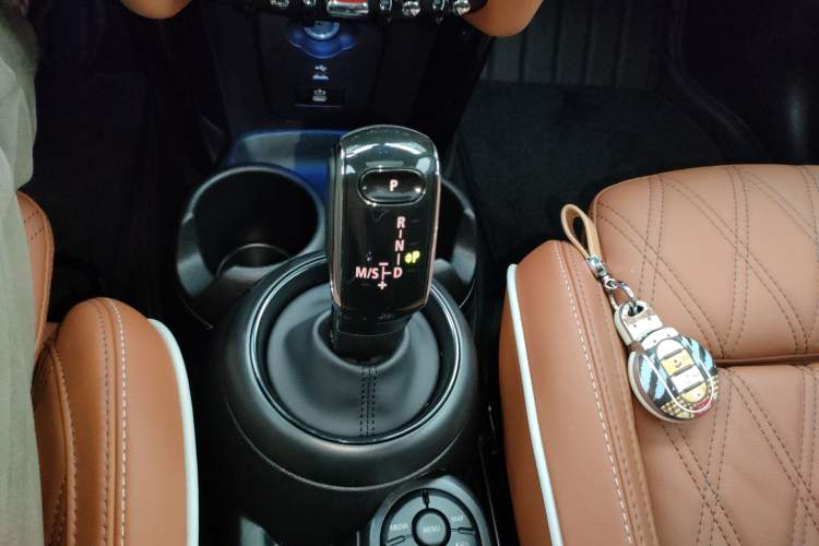 Used MINI 2023 Facelift 2.0T COOPER S Artist Five-Door Edition Gear Lever