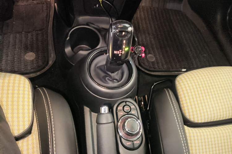 Used MINI 2023 2.0T COOPER S Artist Five-Door Edition Gear Lever