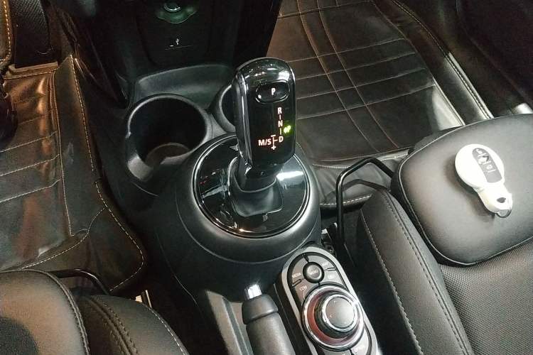 Used MINI 2023 Updated 1.5T COOPER Artist Gear Lever
