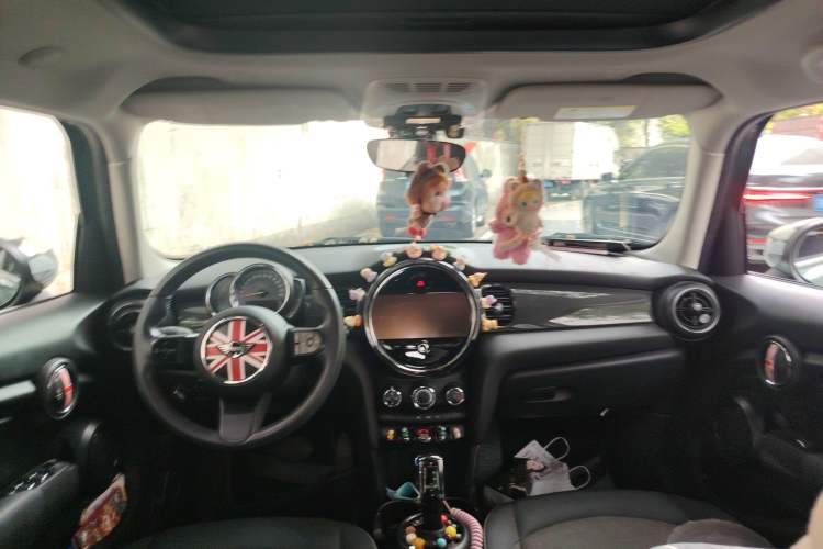 Used MINI 2023 1.5T ONE Five-Door Edition Headliner