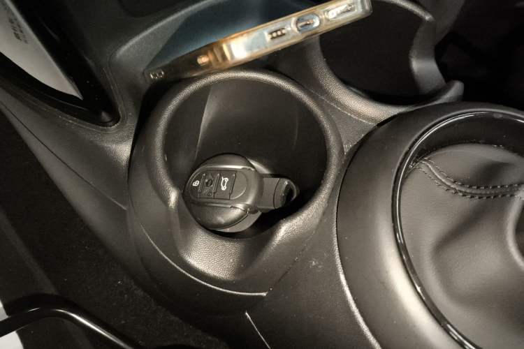 Used MINI 2023 2.0T COOPER S Artist Interior 1
