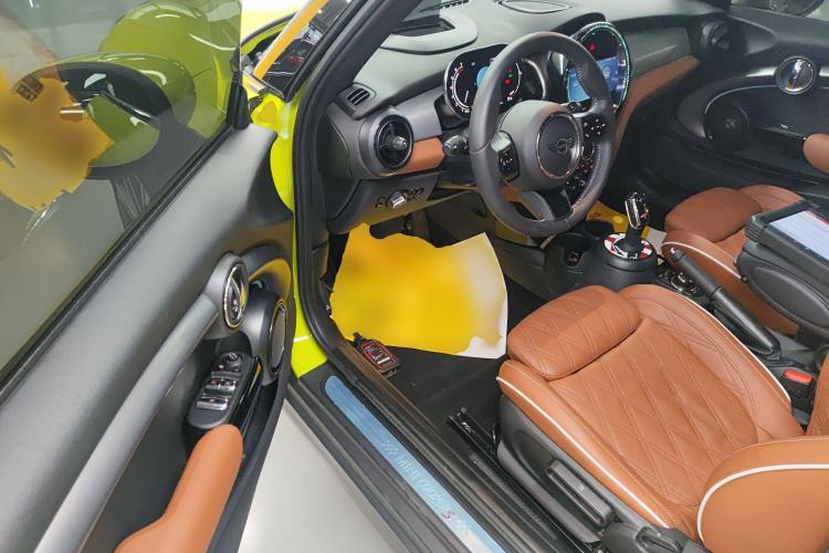 Used MINI 2023 2.0T COOPER S CABRIO Artist Interior 3