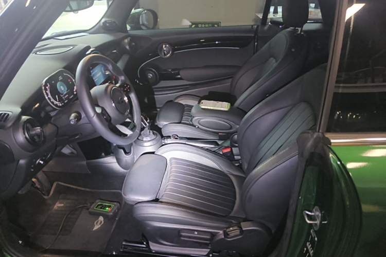 Used MINI 2023 Second Facelift 2.0T COOPER S CABRIO Artist Left Front Seat