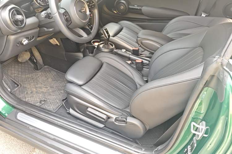 Used MINI 2023 Second Facelift 2.0T COOPER S CABRIO Artist Left Front Seat