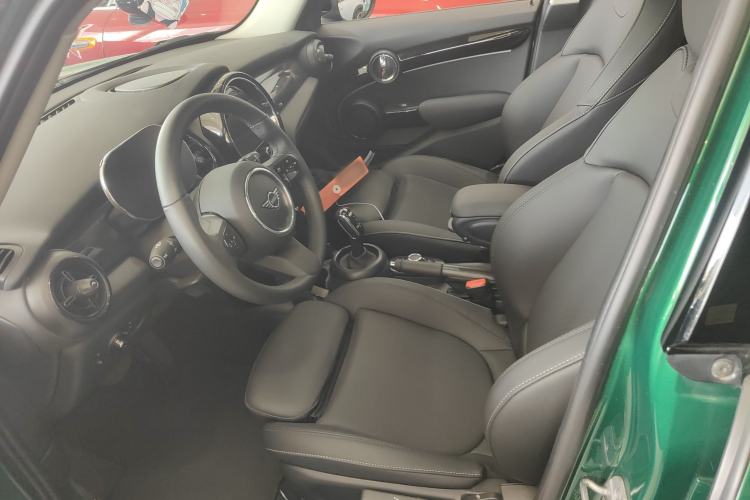 Used MINI 2023 Updated 1.5T COOPER Artist Five-Door Edition Left Front Seat