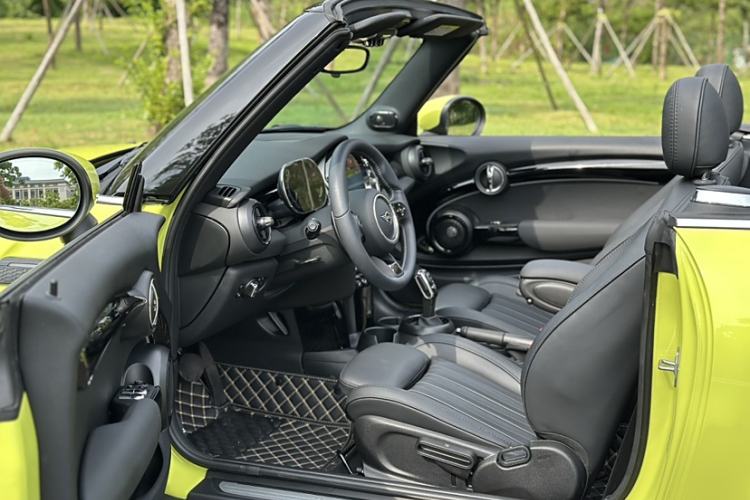 Used MINI 2023 Second Facelift 2.0T COOPER S CABRIO Artist Left Front Seat