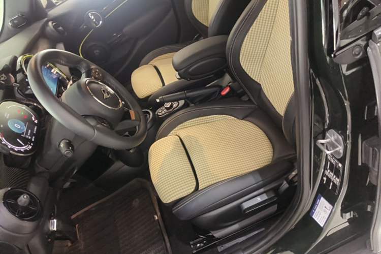 Used MINI 2023 2.0T COOPER S Artist Five-Door Edition Left Front Seat