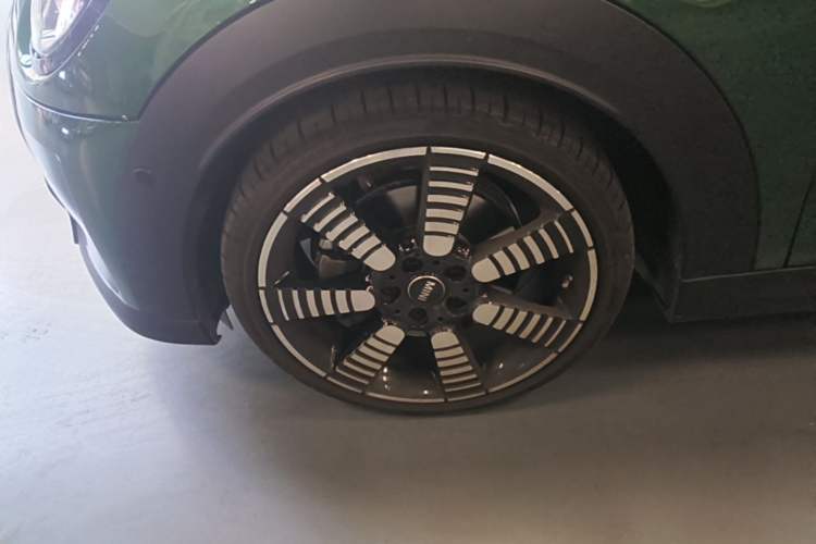 Used MINI 2023 Second Facelift 2.0T COOPER S CABRIO Artist Left Front Wheel Hub