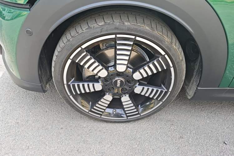 Used MINI 2023 Second Facelift 2.0T COOPER S CABRIO Artist Left Front Wheel Hub