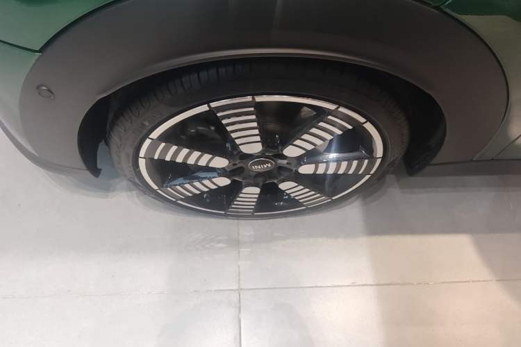 Used MINI 2023 Updated 2.0T COOPER S Artist Left Front Wheel Hub