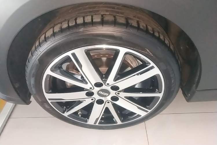 Used MINI 2023 Updated 1.5T COOPER Artist Left Front Wheel Hub
