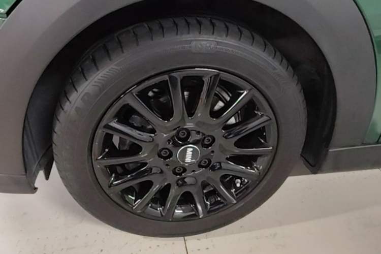 Used MINI 2023 1.5T ONE Five-Door Edition Left Front Wheel Hub