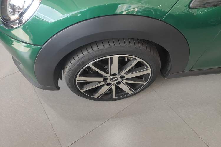 Used MINI 2023 Updated 1.5T COOPER Artist Five-Door Edition Left Front Wheel Hub