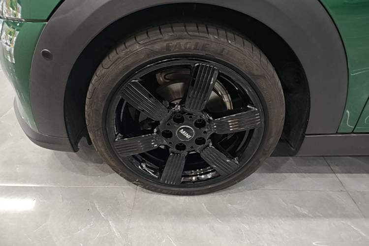 Used MINI 2023 1.5T COOPER Artist Five-Door Edition Left Front Wheel Hub