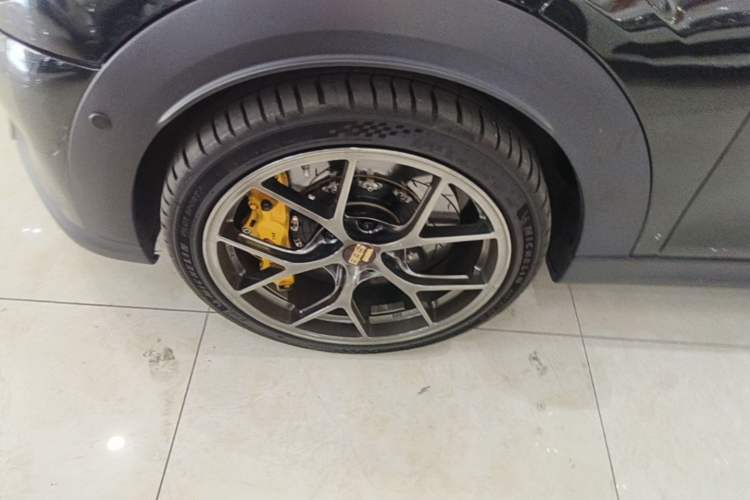 Used MINI 2023 2.0T COOPER S Artist Five-Door Edition Left Front Wheel Hub
