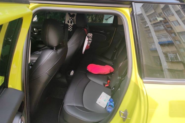 Used MINI 2023 Updated 1.5T COOPER Artist Five-Door Edition Left Rear Seat