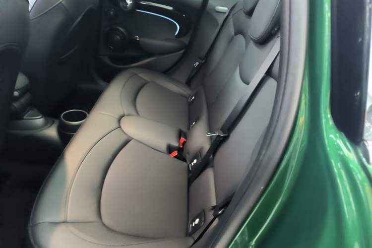 Used MINI 2023 Updated 1.5T COOPER Artist Five-Door Edition Left Rear Seat