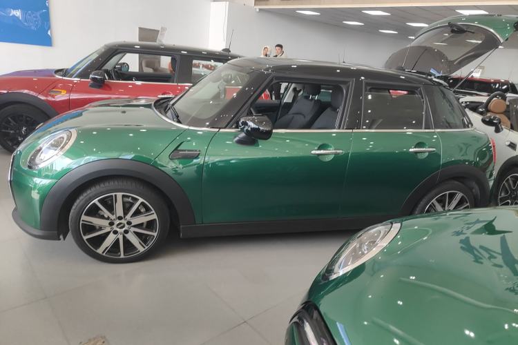 Used MINI 2023 Updated 1.5T COOPER Artist Five-Door Edition Left Side