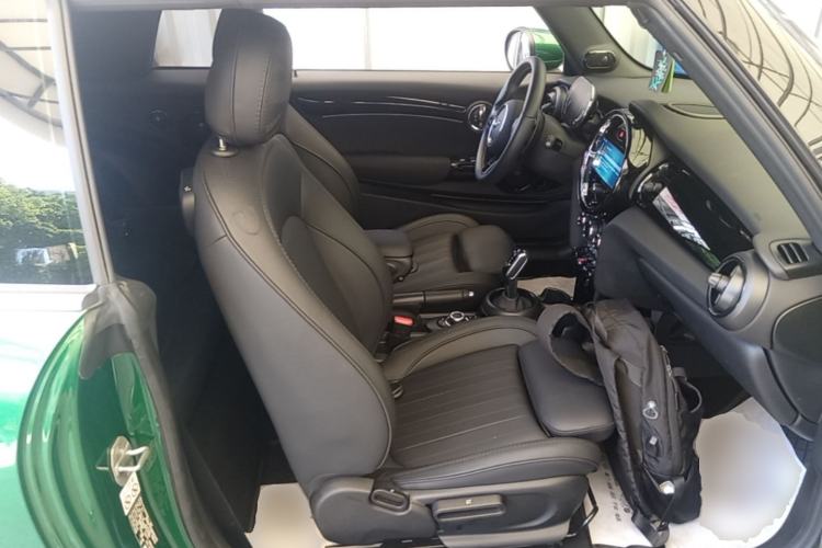 Used MINI 2023 Second Facelift 2.0T COOPER S CABRIO Artist Right Front Seat