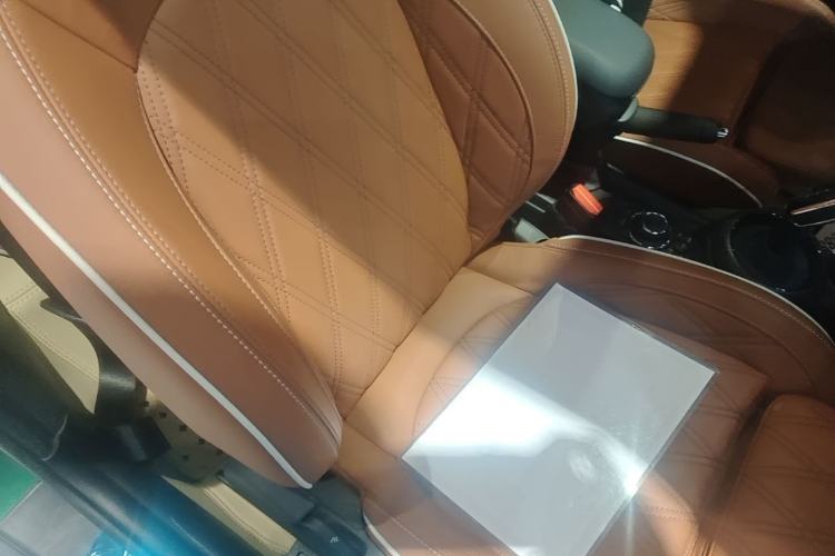 Used MINI 2023 Updated 2.0T COOPER S Artist Right Front Seat