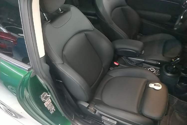 Used MINI 2023 Updated 1.5T COOPER Artist Right Front Seat