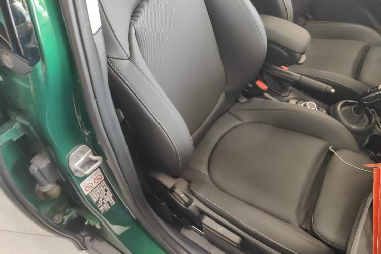 Used MINI 2023 Updated 1.5T COOPER Artist Five-Door Edition Right Front Seat