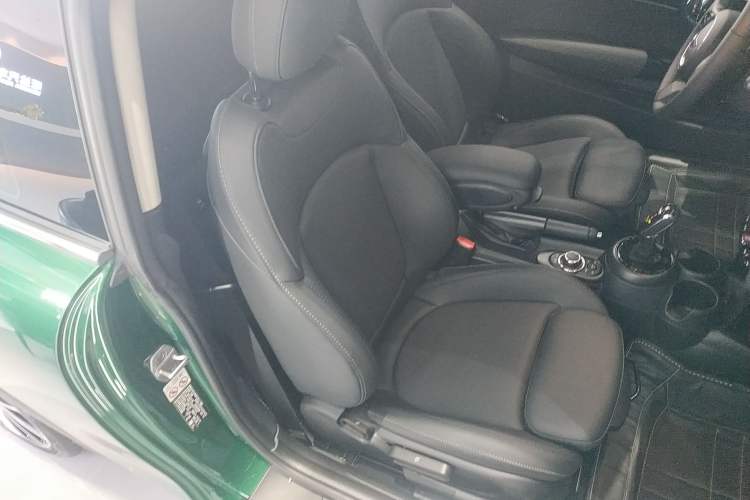 Used MINI 2023 Updated 1.5T COOPER Artist Right Front Seat