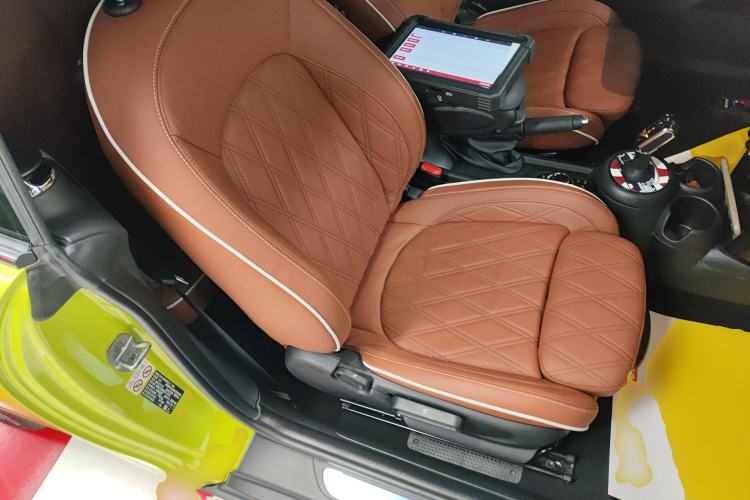 Used MINI 2023 2.0T COOPER S CABRIO Artist Right Front Seat