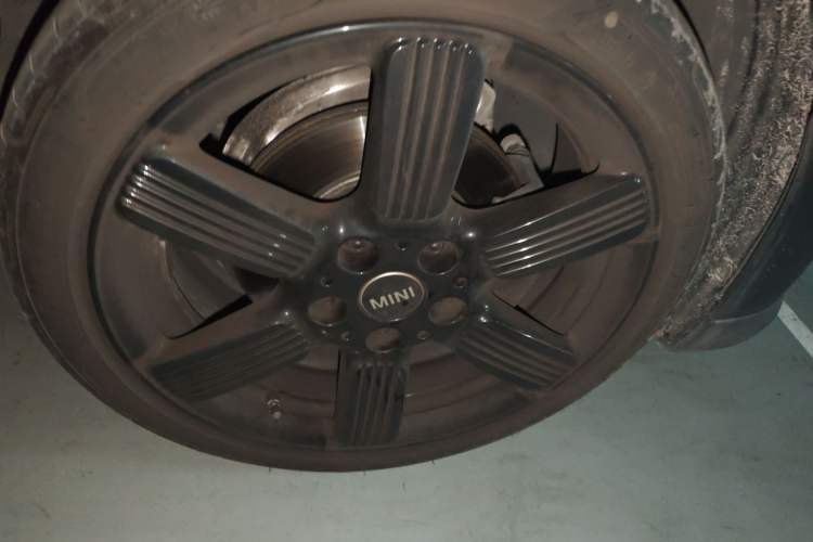 Used MINI 2023 1.5T COOPER Artist Right Front Wheel Hub