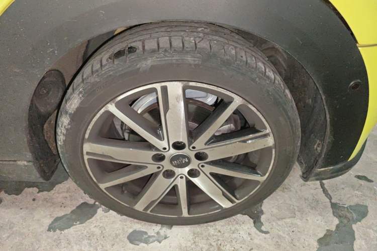 Used MINI 2023 1.5T COOPER Artist Five-Door Edition Right Front Wheel Hub