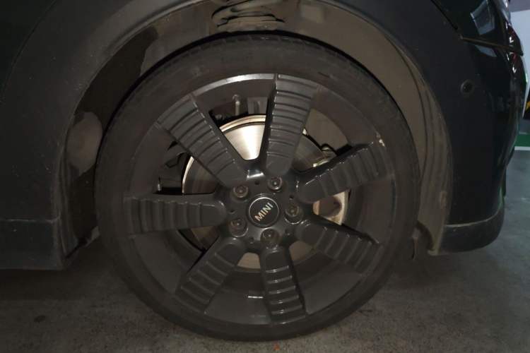 Used MINI 2023 2.0T COOPER S CABRIO Obsession Special Edition Right Front Wheel Hub