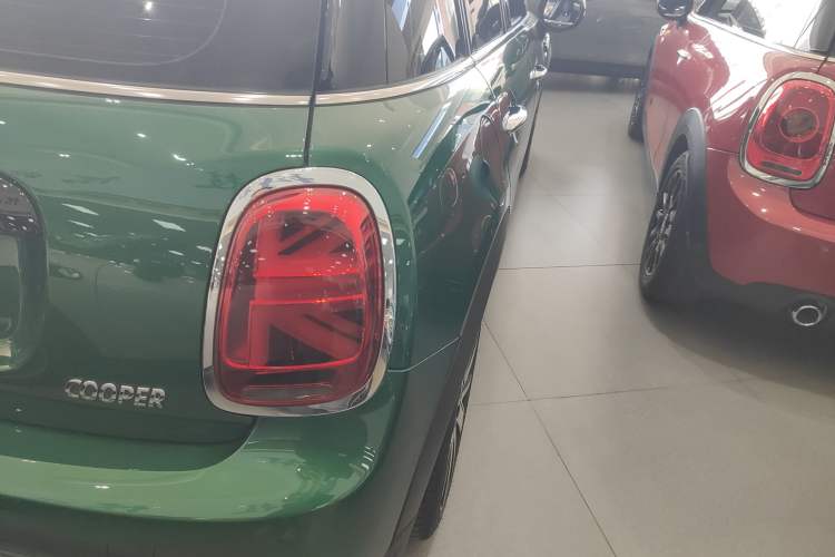 Used MINI 2023 Updated 1.5T COOPER Artist Five-Door Edition Right Rear Taillight