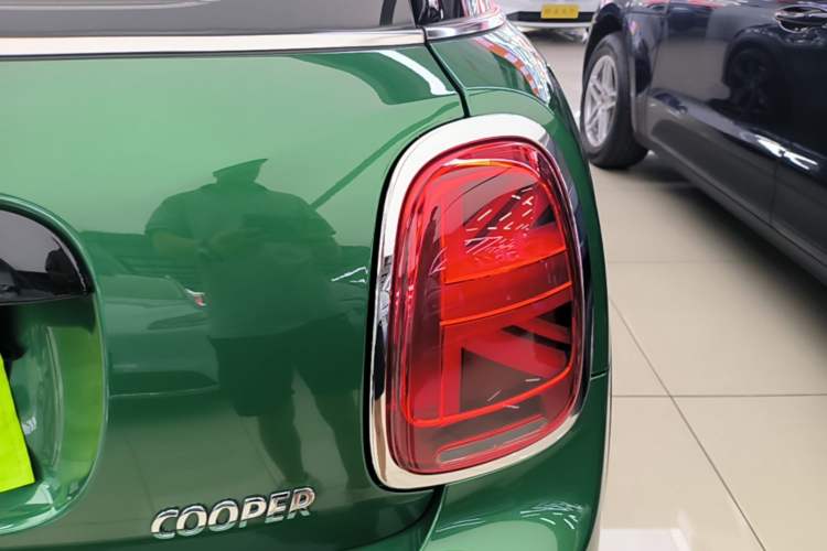 Used MINI 2023 Updated 1.5T COOPER Artist Five-Door Edition Right Rear Taillight