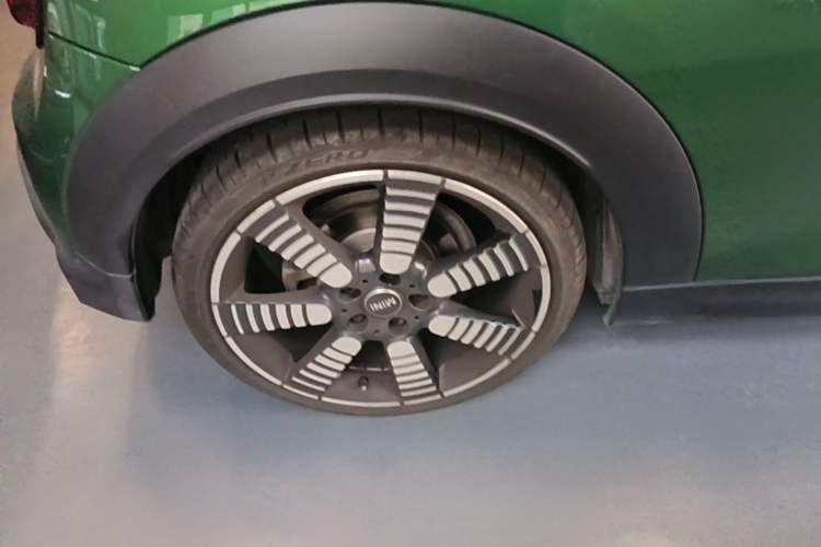 Used MINI 2023 Second Facelift 2.0T COOPER S CABRIO Artist Right Rear Wheel Hub