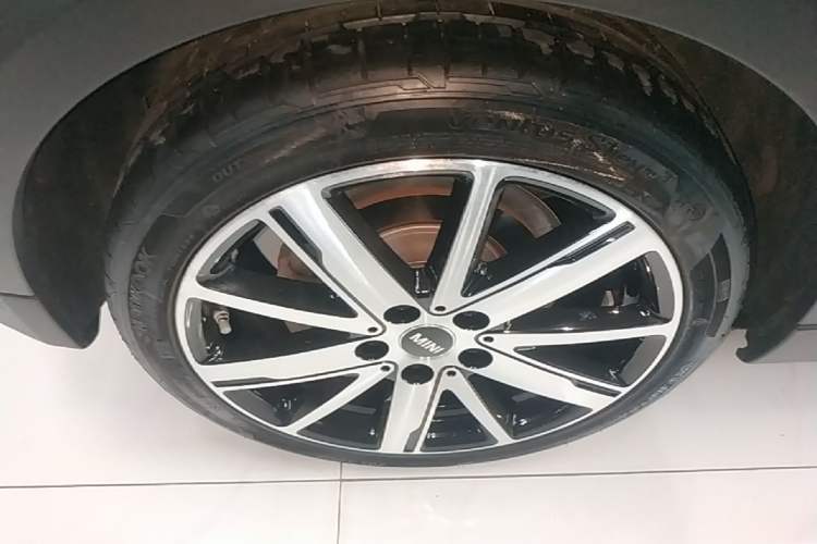 Used MINI 2023 Updated 1.5T COOPER Artist Right Rear Wheel Hub