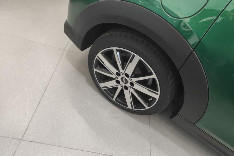 Used MINI 2023 Updated 1.5T COOPER Artist Five-Door Edition Right Rear Wheel Hub