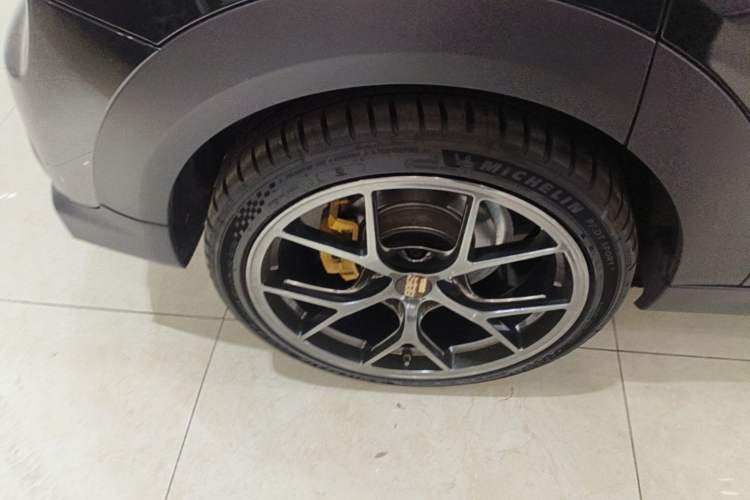 Used MINI 2023 2.0T COOPER S Artist Five-Door Edition Right Rear Wheel Hub