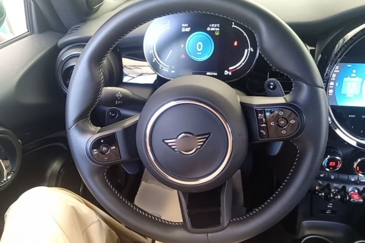 Used MINI 2023 Second Facelift 2.0T COOPER S CABRIO Artist Steering Wheel