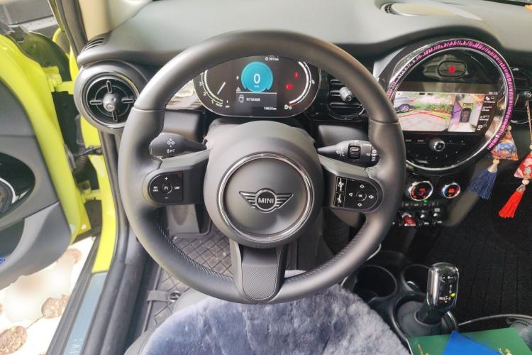 Used MINI 2023 Updated 1.5T COOPER Artist Five-Door Edition Steering Wheel