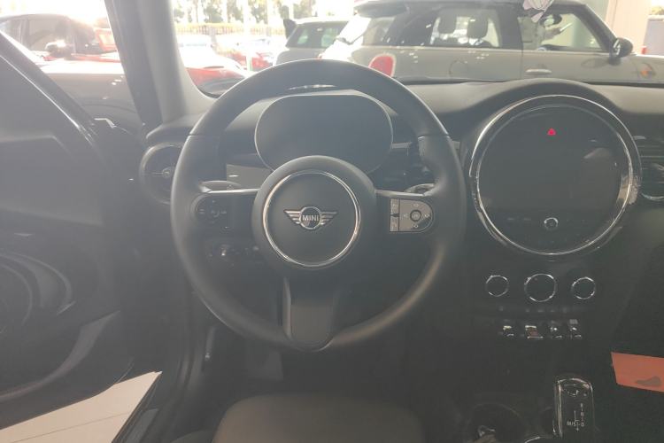 Used MINI 2023 Updated 1.5T COOPER Artist Five-Door Edition Steering Wheel