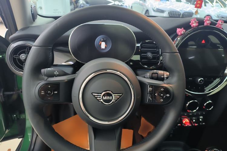 Used MINI 2023 Updated 1.5T COOPER Artist Five-Door Edition Steering Wheel