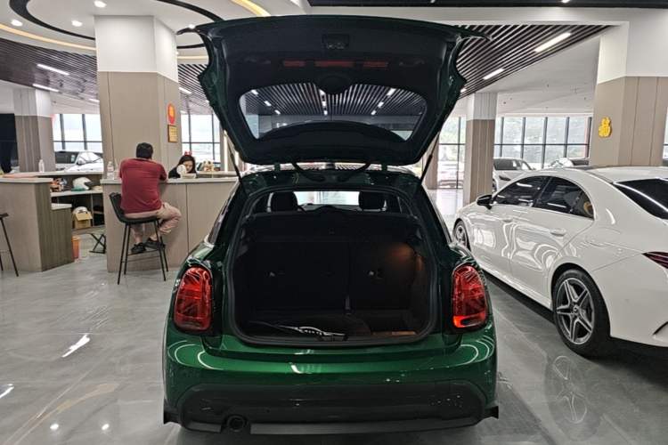 Used MINI 2023 1.5T COOPER Artist Five-Door Edition Trunk