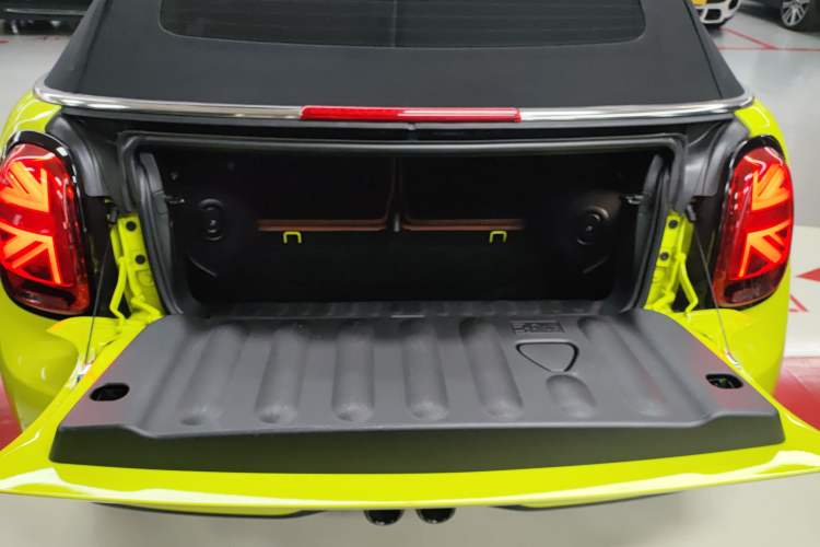 Used MINI 2023 2.0T COOPER S CABRIO Artist Trunk