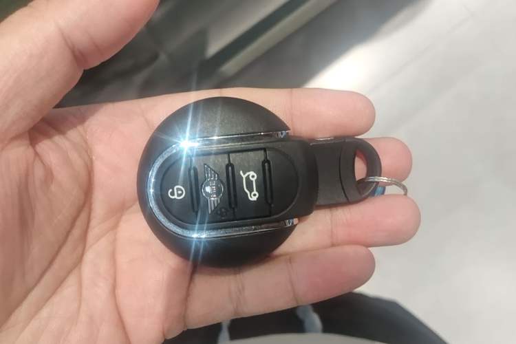 Used MINI 2023 Updated 2.0T COOPER S Artist Vehicle Key