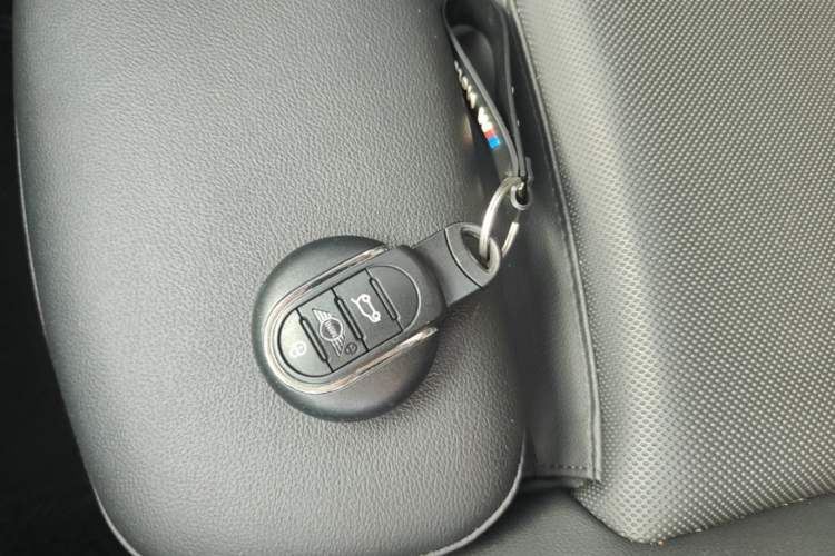 Used MINI 2023 1.5T COOPER Artist Vehicle Key