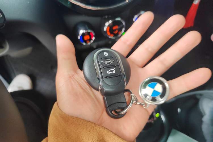 Used MINI 2023 Updated 1.5T COOPER Artist Five-Door Edition Vehicle Key