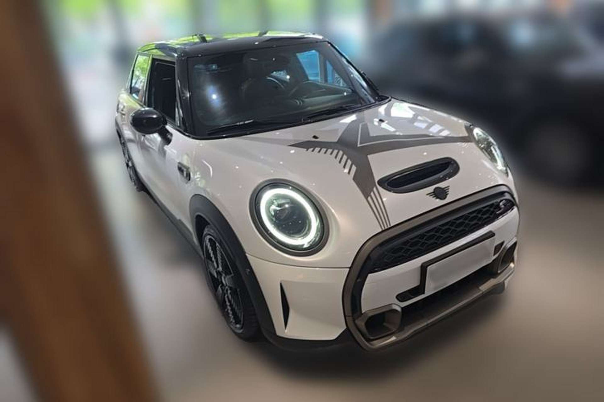 Used MINI 2023 Facelift 2.0T COOPER S Artist Five-Door Edition Front Right 45 Deg