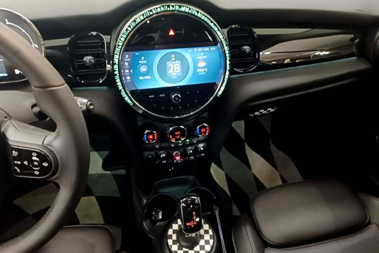 Used MINI 2023 Updated 1.5T COOPER Artist Five-Door Edition Audio And AC Panel