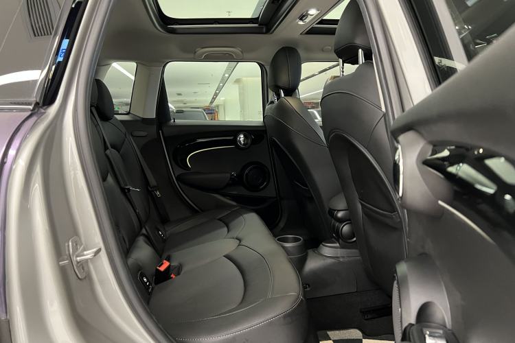 Used MINI 2023 Updated 1.5T COOPER Artist Five-Door Edition Interior 10